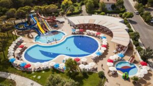Salamis Hotel Girişi